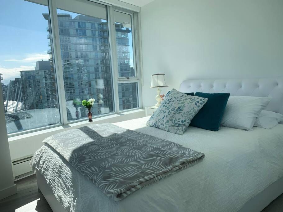 Ferienwohnung Downtown 3Br/2Ba+Views+Skytrain+Free Parking Vancouver Exterior foto
