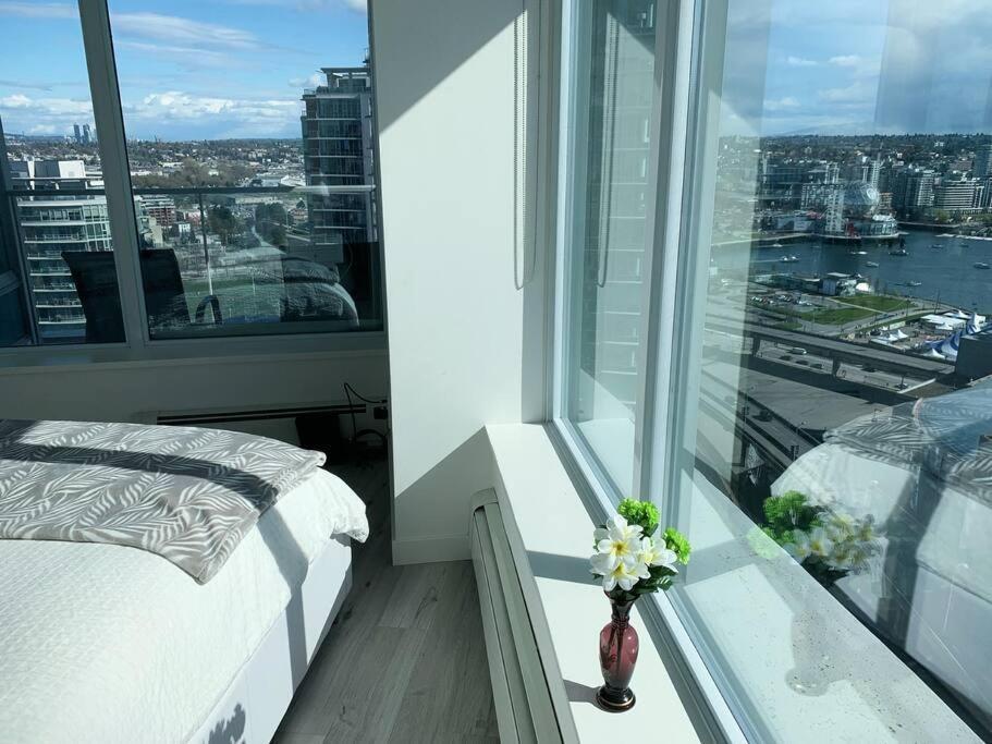 Ferienwohnung Downtown 3Br/2Ba+Views+Skytrain+Free Parking Vancouver Exterior foto