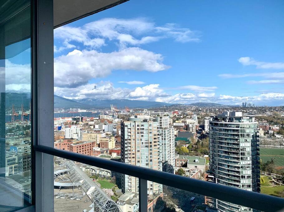 Ferienwohnung Downtown 3Br/2Ba+Views+Skytrain+Free Parking Vancouver Exterior foto