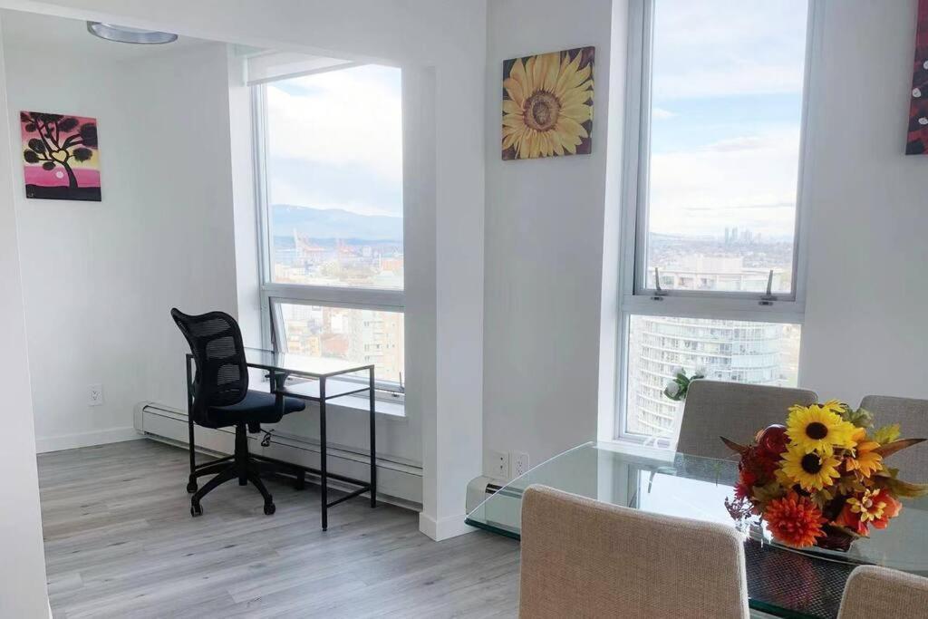 Ferienwohnung Downtown 3Br/2Ba+Views+Skytrain+Free Parking Vancouver Exterior foto