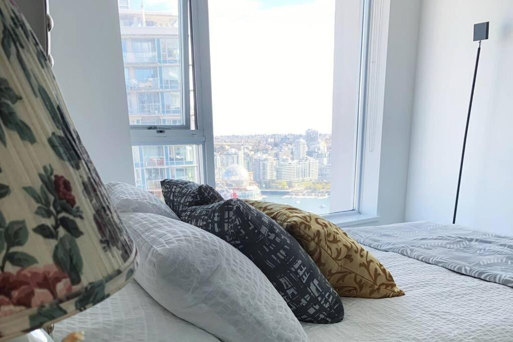 Ferienwohnung Downtown 3Br/2Ba+Views+Skytrain+Free Parking Vancouver Exterior foto