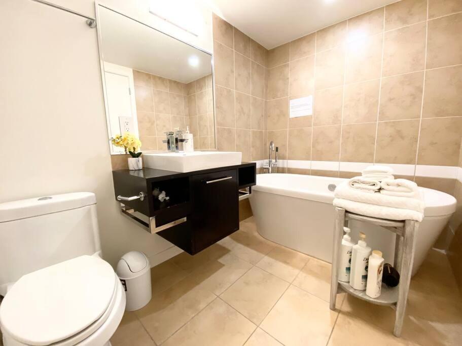 Ferienwohnung Downtown 3Br/2Ba+Views+Skytrain+Free Parking Vancouver Exterior foto