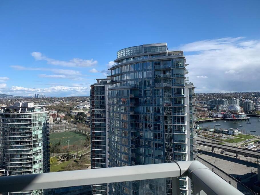 Ferienwohnung Downtown 3Br/2Ba+Views+Skytrain+Free Parking Vancouver Exterior foto