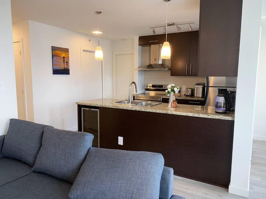 Ferienwohnung Downtown 3Br/2Ba+Views+Skytrain+Free Parking Vancouver Exterior foto